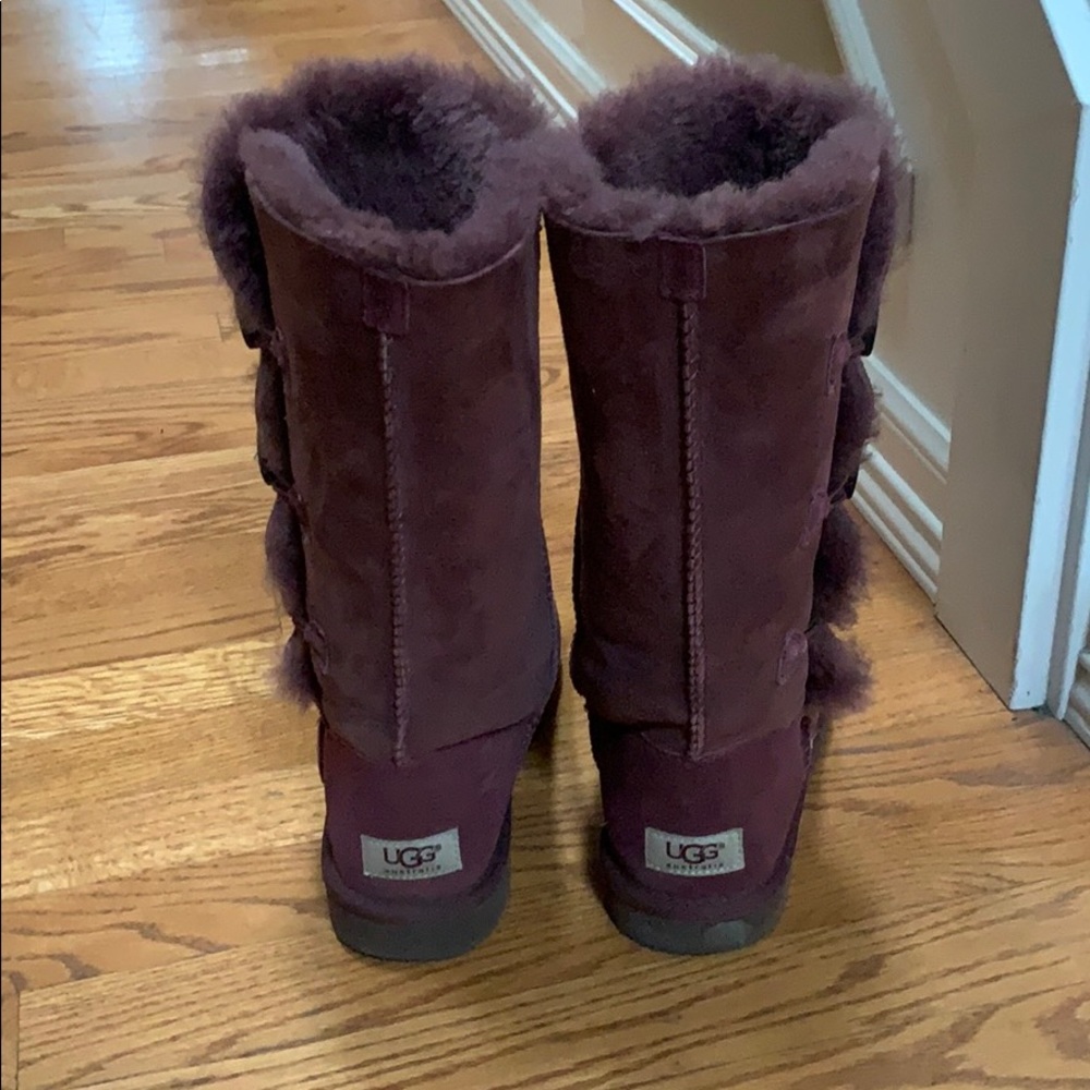 Ugg Size 7 - image 2